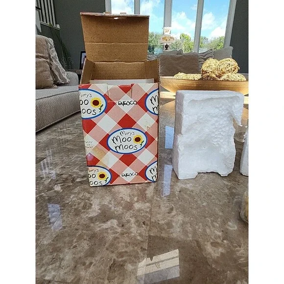 Mary's Moo Moo 'Bovine Beauty' Miss Moo Moo Enesco Cow Figurine - Picture 2 of 5